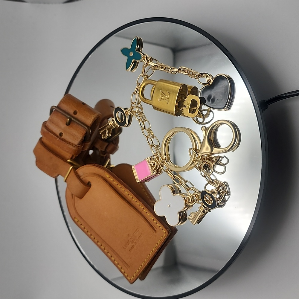 Louis Vuitton Bundle - Vachetta Luggage Tag and Poignet w/ Padlock and Key #305